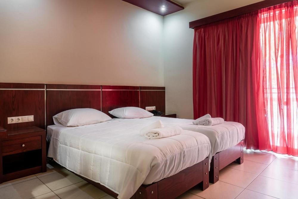 Comfort Quadruple Room at Canadian Hotel, photo 2