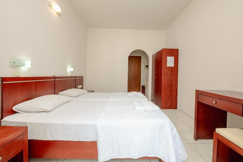 Twin Room with Garden View at Canadian Hotel, photo 2