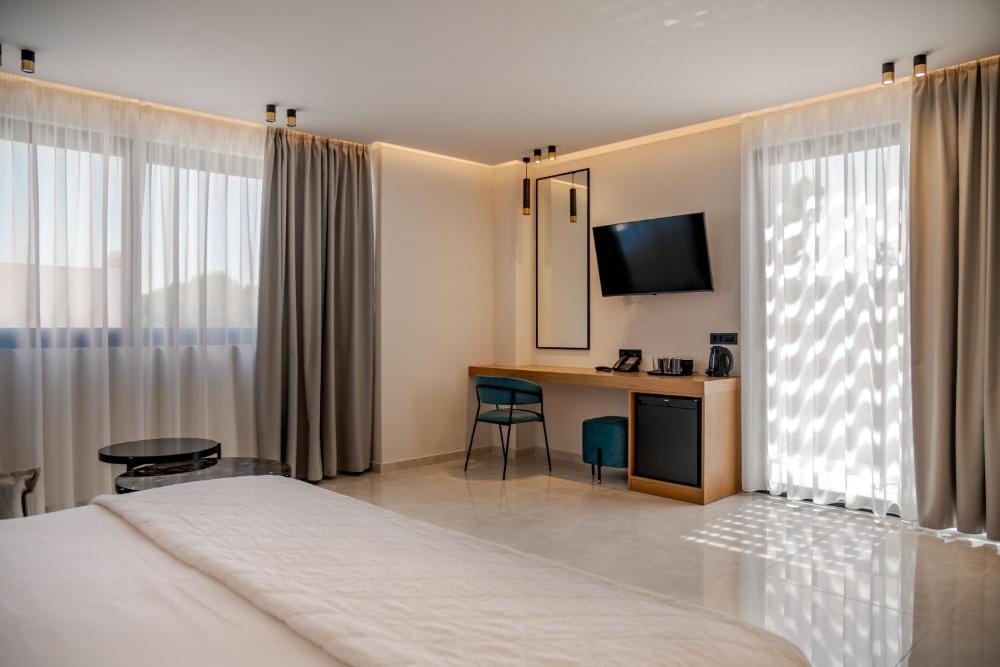 Standard Suite at Canadian Hotel, photo 5